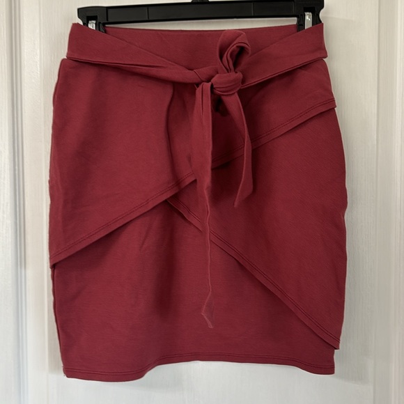 LULU’S FRONT TIE SKIRT SZ S - Picture 3 of 4